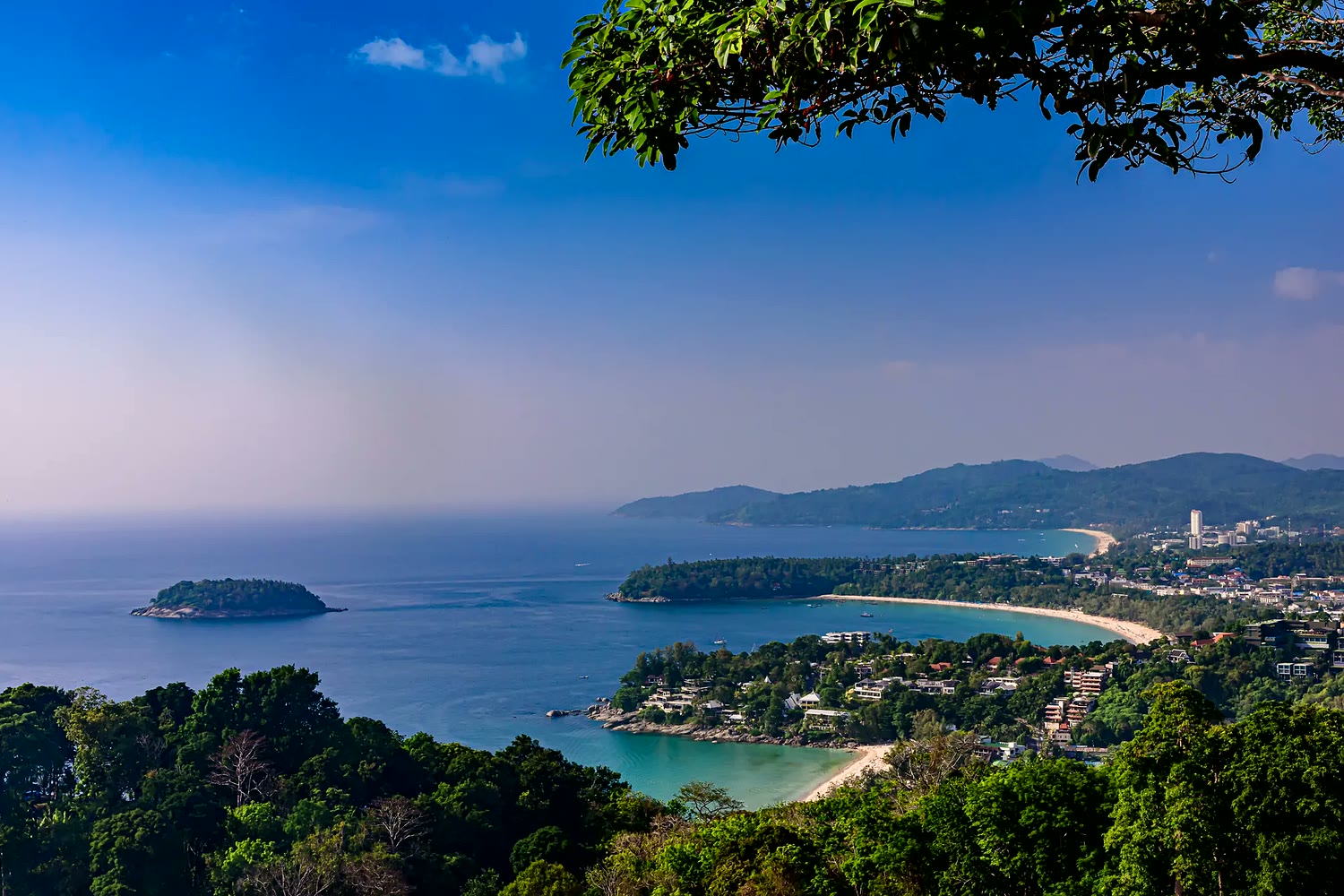 Côte de Phuket, Thaïlande — mer, îles et collines