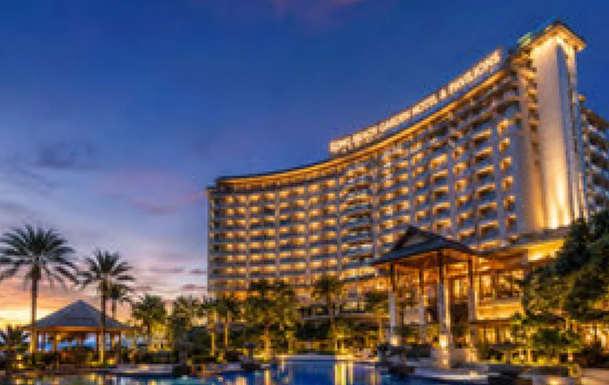 Long Beach Pattaya Hotel и отельная среда рядом с Wongamat